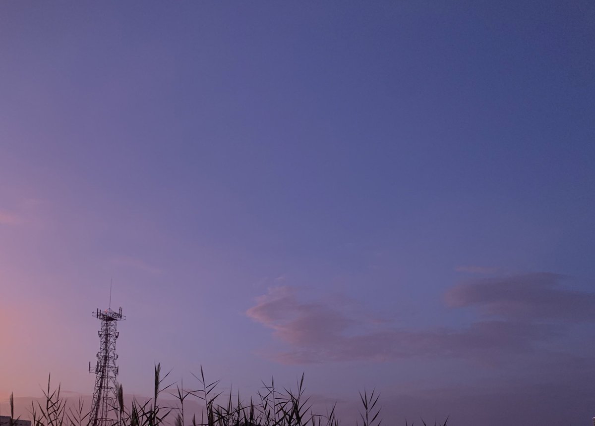 7saanq's tweet photo. The sky. It’s so beautiful ��� https://t.co/KFBXjvkoxK