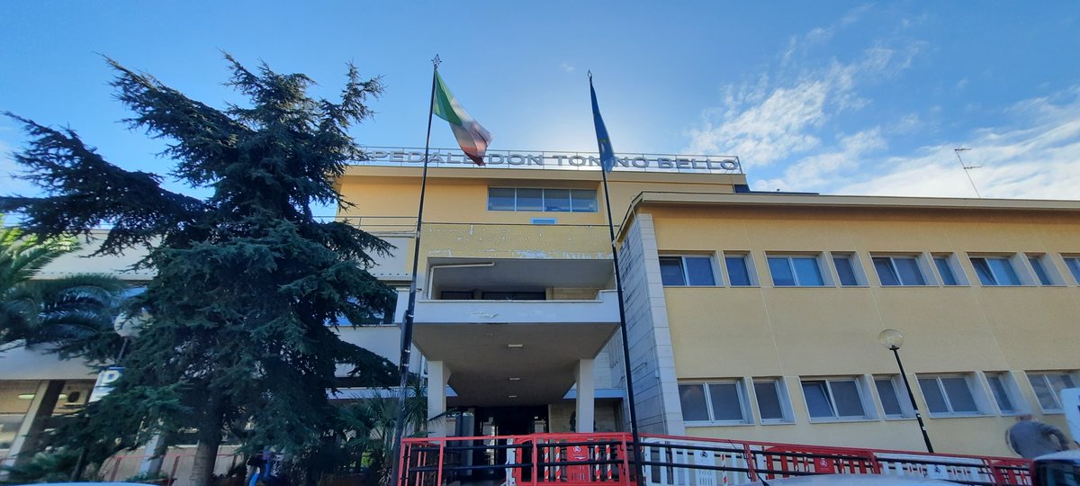 AslBari's tweet photo. Operato d’urgenza, a #107anni, per un’occlusione intestinale che poteva costargli cara. #NonnoGiovanni, classe 1915 e una straordinaria #longevità, ora è già tornato a casa, dopo aver superato un eccezionale intervento chirurgico
#AslBari #OspedalediMolfetta #ChirurgiaGenerale https://t.co/sbxgGERC0o