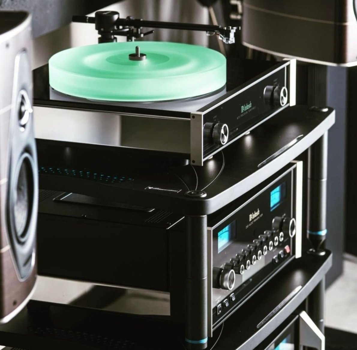 dubaiaudio's tweet photo. The perfect rack for your #McStack. @bassocontinuoas has launched the Mc Edition into its five-strong Classic Line range.
#McIntoshLabs #BlueMeters #HifiDaily #Turntable #audiophile https://t.co/Wa01175x2I