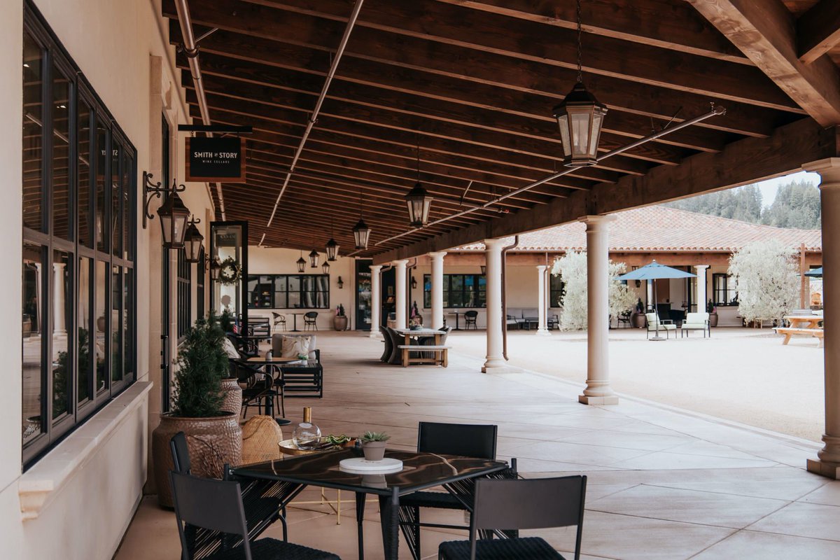 gardenandgun's tweet image. Meet a Texan, her husband, and an adorable Goldendoodle that are making a splash in California wine country: ow.ly/Z7yg50JVuEn