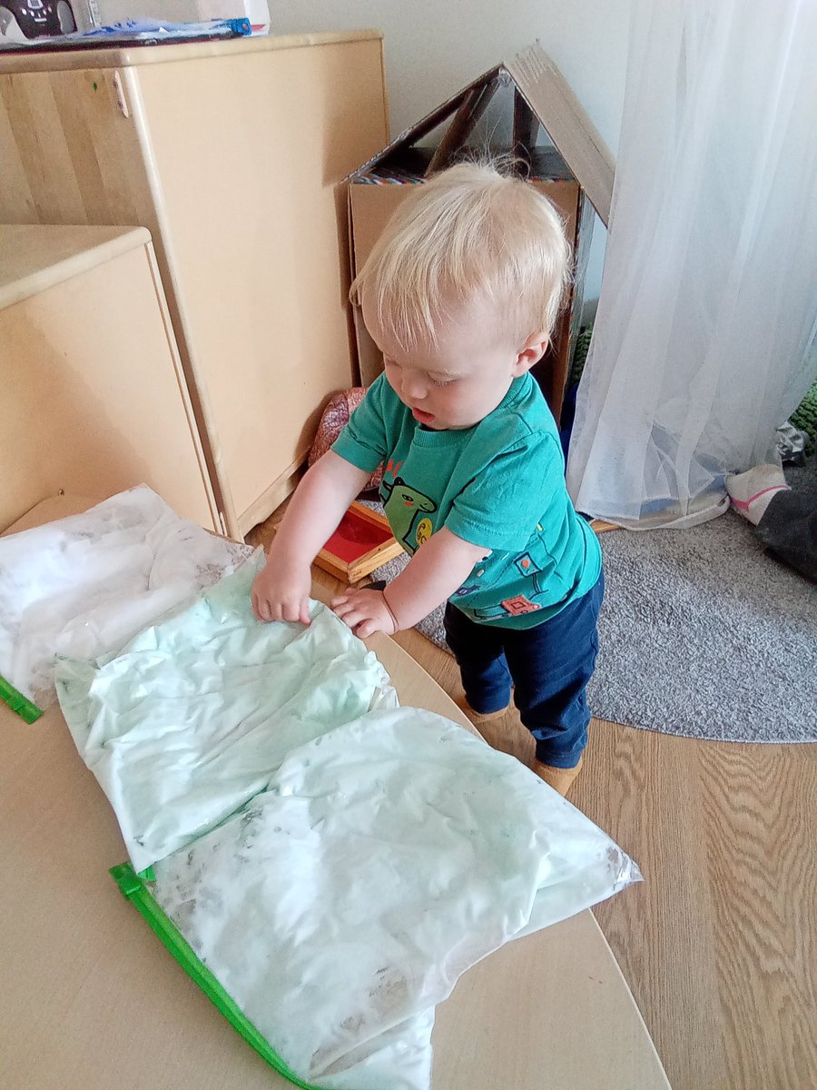 AshbridgeMaxy's tweet photo. Mark making with pat mats in Snowdrops today.
We loved feeling the gel and foam inside of them.
#Homemadepatmats #Markmaking #Exploringtextures https://t.co/5AelIVceZH