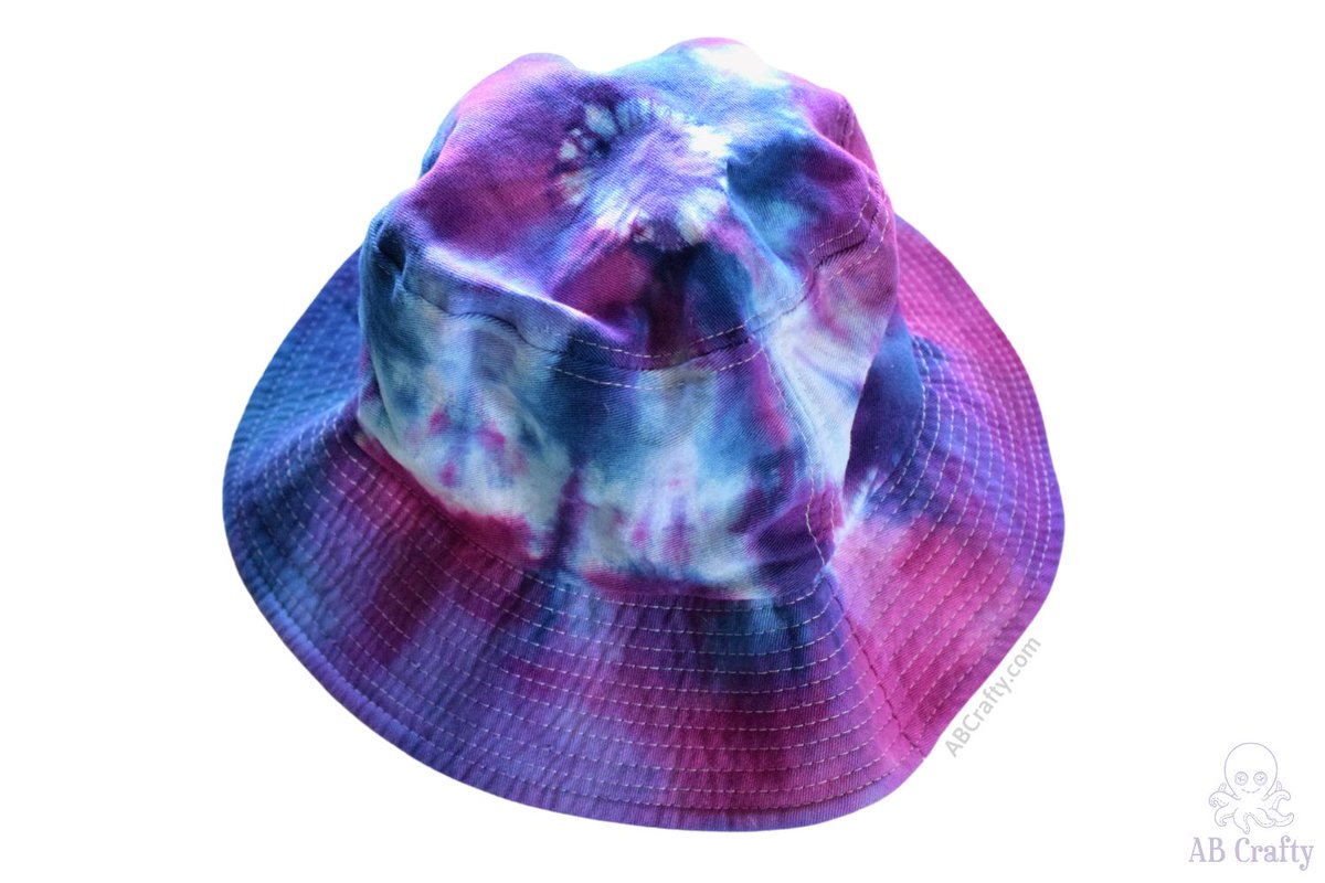 Back to tie-dyeing with this tie dye bucket hat! Use this easy technique to get the beautiful watercolor effect

#tiedye #diy #tiedyehat #buckethat 

abcrafty.com/tie-dye-bucket…