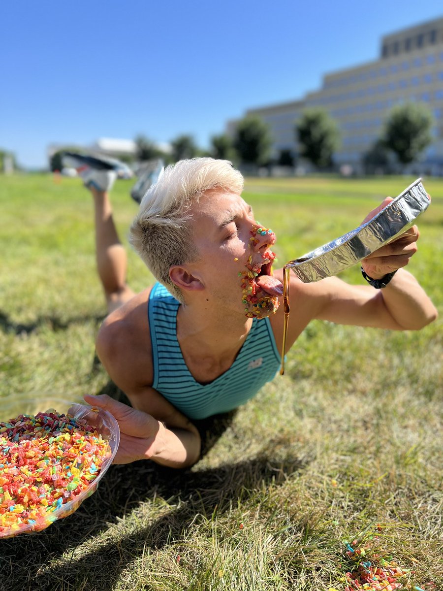 Sim Relay Day for the residents  @IUSMEmergMed! Check these glamor shots of the final event- bobbing for gummy worms in syrup, then fruity pebbles!