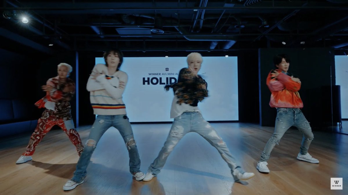 tortoey26's tweet image. Jinu stepped on Yoon’s foot literally. 😭