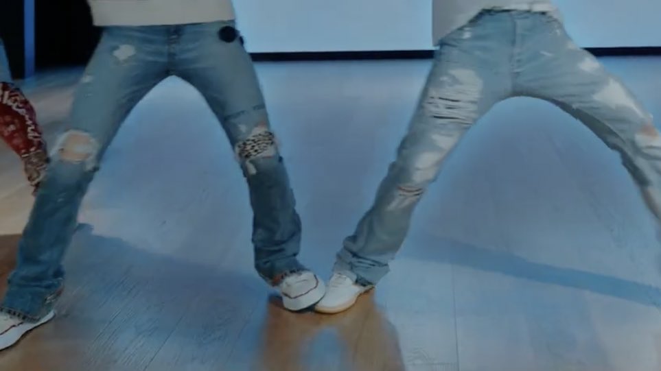 tortoey26's tweet image. Jinu stepped on Yoon’s foot literally. 😭