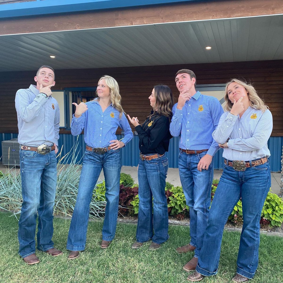 Behind the scenes of the 2022 photo shoot! We can’t wait for you all to see it. 
•
•
•
Comment if you can guess where the shoot was at this year!
#okffagear #okffa