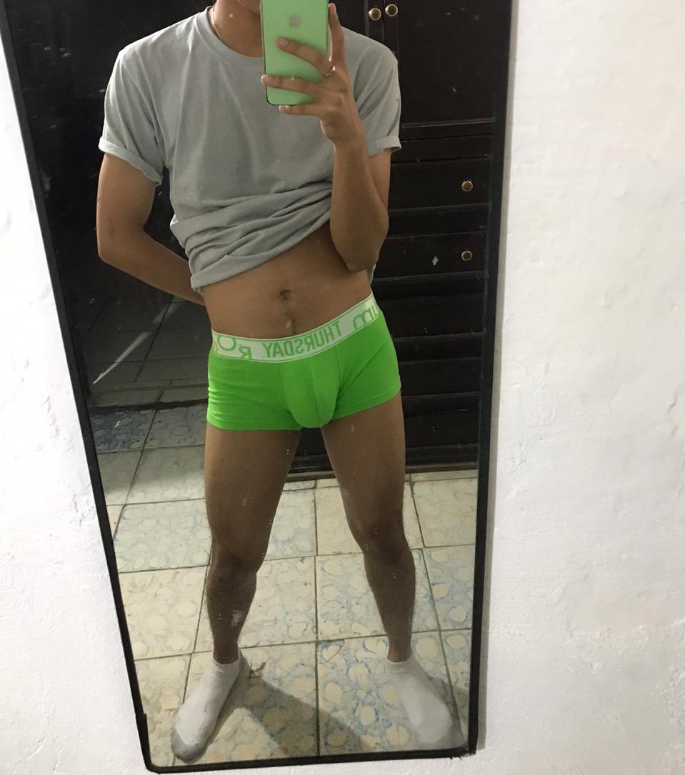 Steve_20A's tweet photo. Rico rico jueves!!! El verde es vida #CalzonDelDia en lo personal el verde es mi color favorito 😏 y el tuyo? RT Y SÍGUEME PARA MÁS CONTENIDO Y MENOS ROPA 🍆🍑@ENCUENTROGDLGAY https://t.co/hPw7K0GewO
