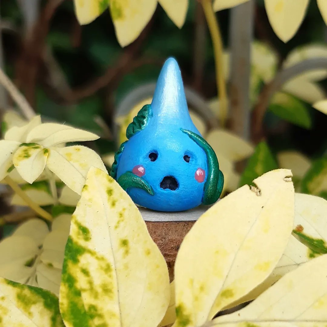 Sheblackdragon's tweet photo. I think I caught this little cutie by surprise while it was hiding in the shade! 😲 Spirit Seed No.6 prototype is all painted up! Hope you all enjoy! 😊🍑🌱
#sheblackdragon #shewhitedragon #naturespirit #polymerclayart #cute #magicart #fairyart #fantasyart #cutecreatures #art https://t.co/6e6JdaQXI6
