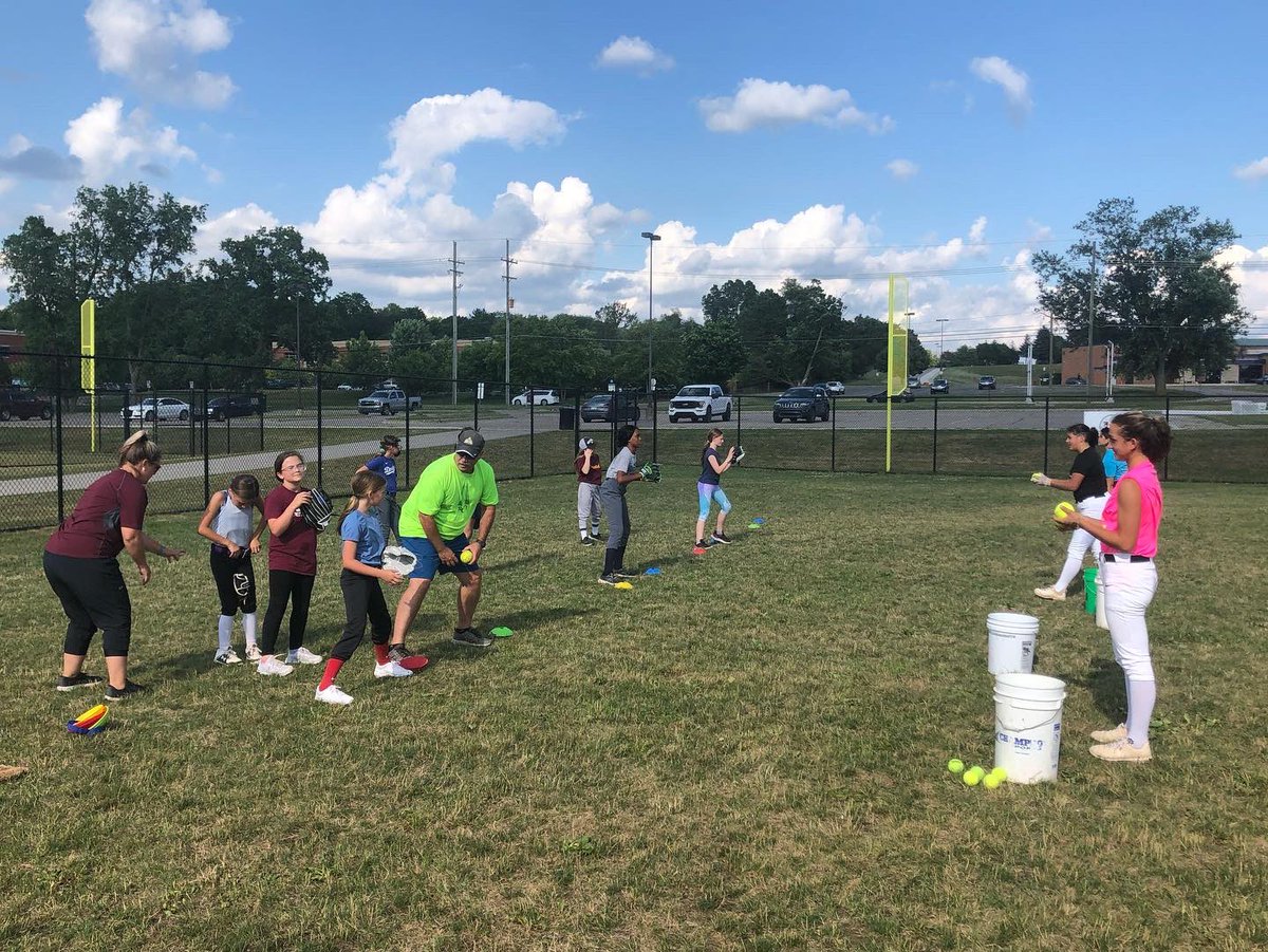 DexterSoftball's tweet photo. Getting some reps in at the Dexter Softball 🥎 Camp!
Thank you to all the coaches and volunteers for your help! #lovesoftball
#softball #mhsaa #dextersoftball #dhssoftball #dextermichigan https://t.co/22Vl9oJtq7