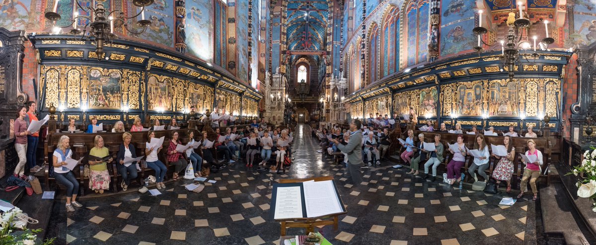 ChoirLCC's tweet photo. @ChoirLCC #Conductor #MusicalDirector #MarkForkgen doing his best floating #HarryPotter impersonation inside @kosciolmariacki St. Mary's Basilica #Krakow #Poland #musictour https://t.co/YDZG6BZP9k