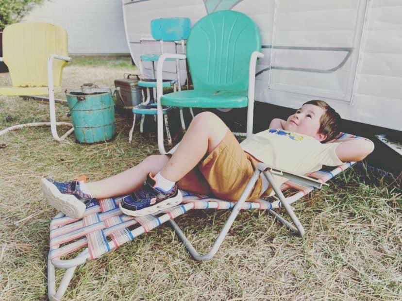 TParks's tweet photo. @hodakotb @JennaBushHager  @HodaAndJenna love the topic of “summer of boredom!” Just posted this yesterday of my 5 yr-old! “I think it's necessary to let kids get bored once in a while - that's how they learn to be creative.”

~ Kim Raver https://t.co/rqOHbw655W