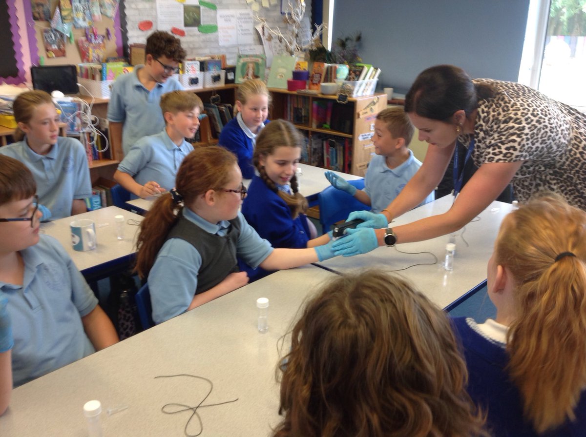 EuxtonCEPrimary's tweet photo. Today - with the help of a biomedical scientist - years 4 and 5 extracted DNA, completed a heart research experiment and used infrared light to detect the passing of germs. #careersinscience #edgehilluniversity #science #STEM https://t.co/HycvcpJ7OI
