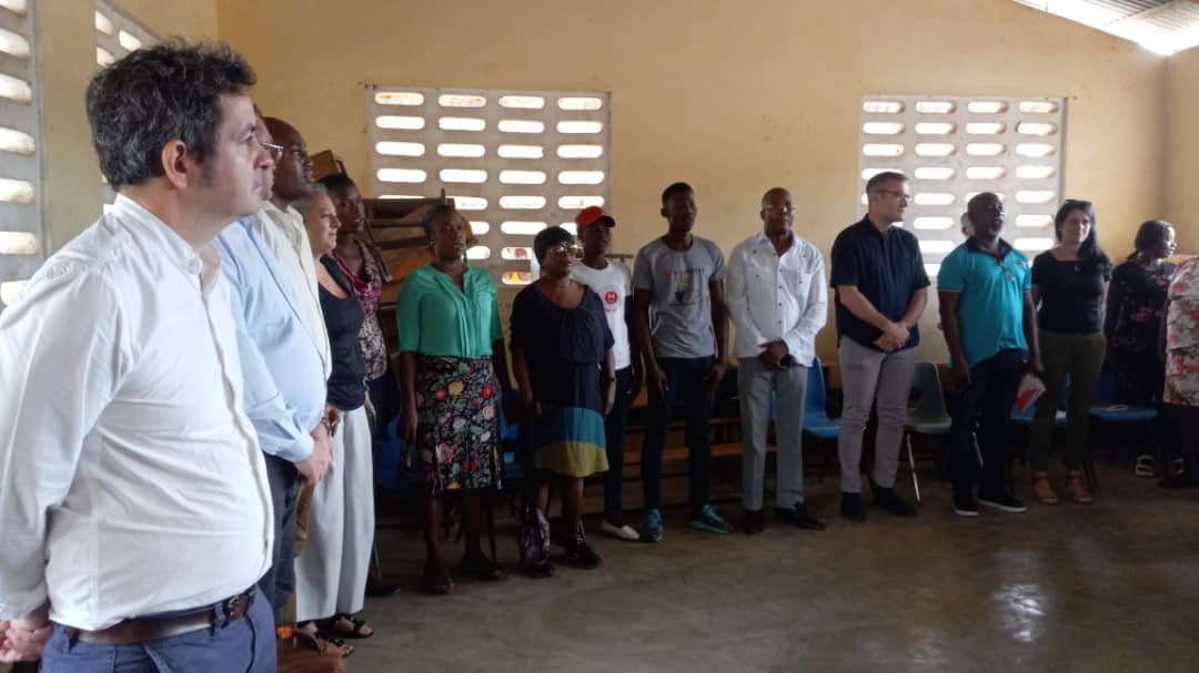 ArnalGuiM's tweet photo. J 2 en #Haiti :plaisir de retrouver le Makon de Quartier Morin . Signifiant « ensemble » en créole haïtien, il s’agit d’un espace de participation citoyenne  qui permet de bâtir une concertation structurée avec les autorités locales pour l’amélioration des services publics https://t.co/RScKdGcQCj