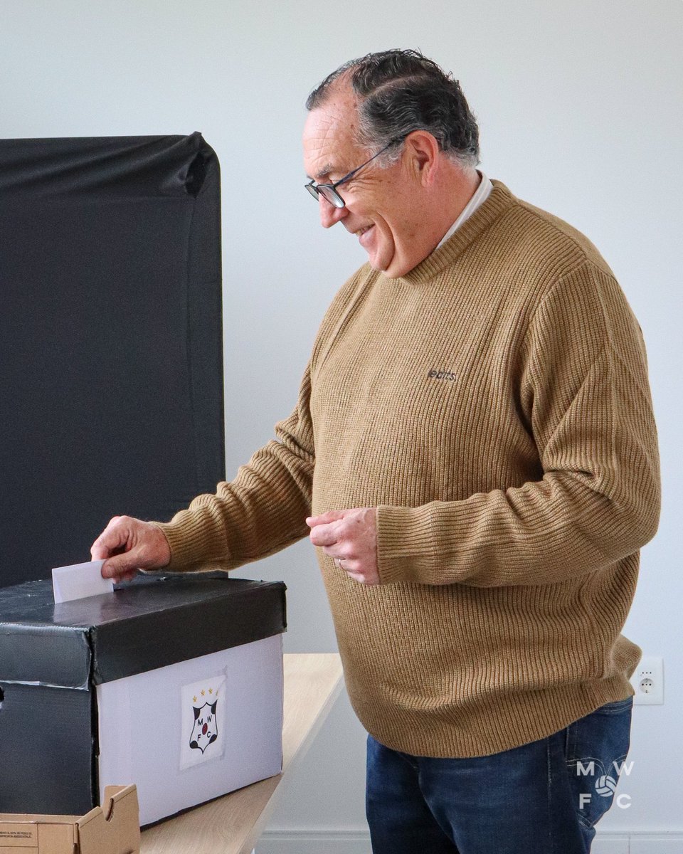 mwfc_oficial's tweet photo. 👔 En estos momentos se encuentra votando el candidato de la lista 1, 𝐅𝐞𝐫𝐧𝐚𝐧𝐝𝐨 𝐍𝐨𝐩𝐢𝐭𝐬𝐜𝐡. 

#EleccionesMWFC https://t.co/eQCvdFH5n3