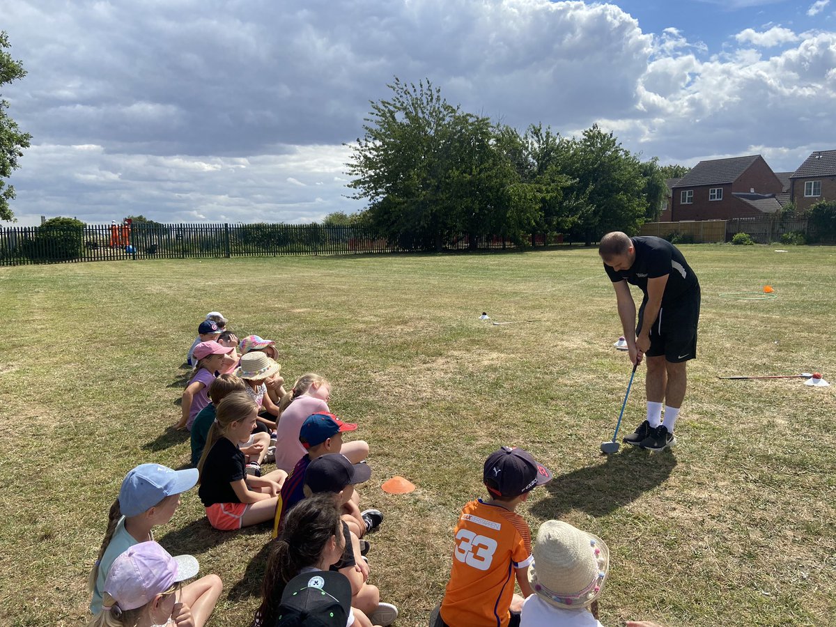 MissMcCannYear1's tweet photo. Year 1 have also loved learning to play golf with @Synergy_Ryan 🏌️‍♀️🏌️‍♂️ https://t.co/5FRTJBDVDG