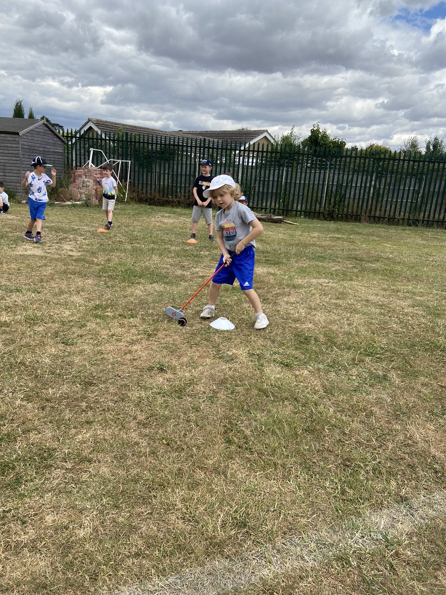 MissMcCannYear1's tweet photo. Year 1 have also loved learning to play golf with @Synergy_Ryan 🏌️‍♀️🏌️‍♂️ https://t.co/5FRTJBDVDG