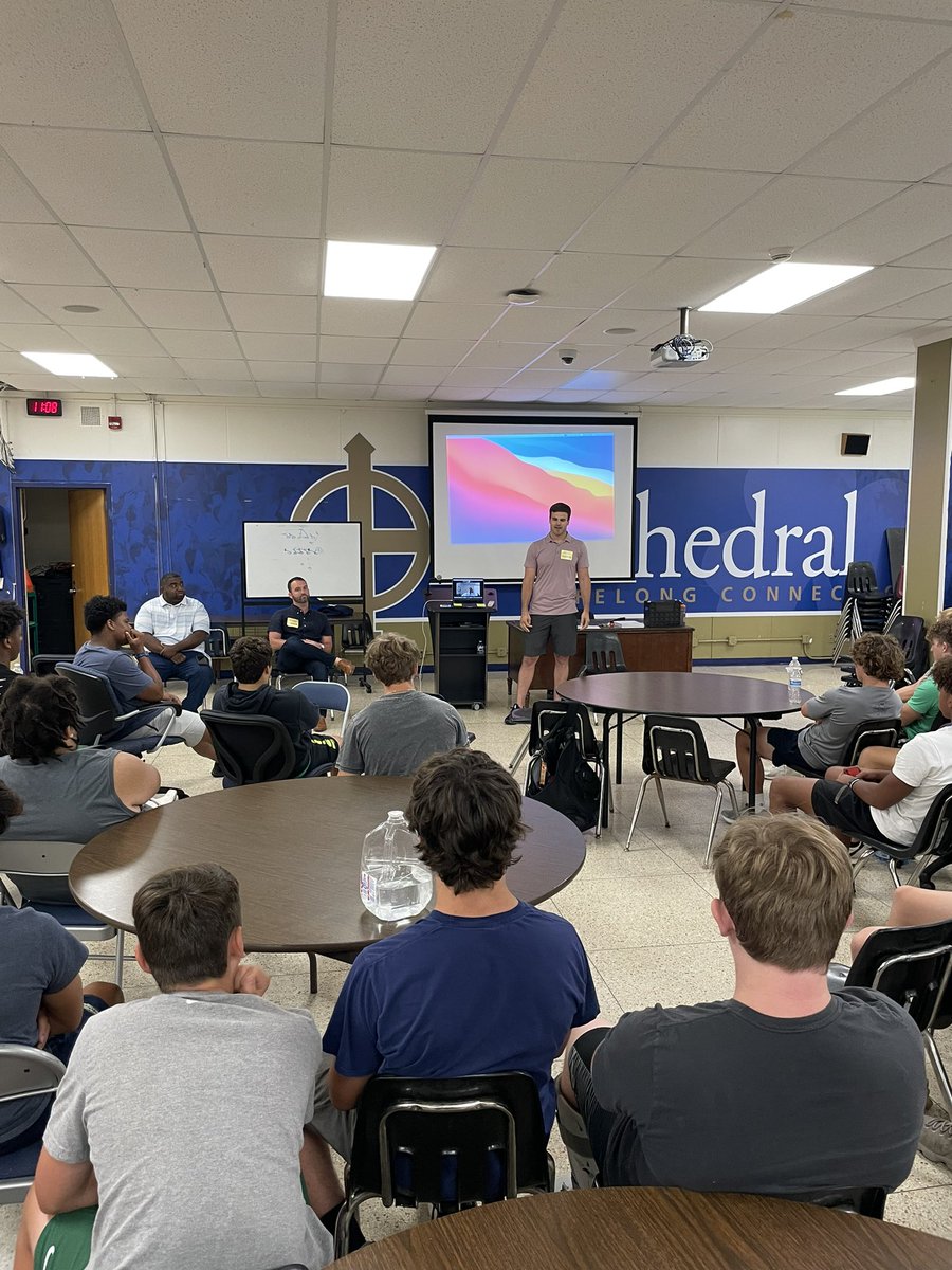 Thank you to all of our alumni who spoke to current players today on life after high school on the hill in the areas of business, finance, marketing, among others.  We appreciate you giving your time back to ☘️🏈!