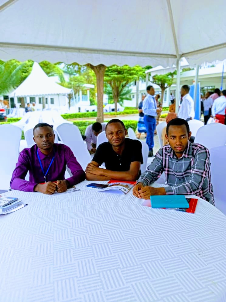 Peterer37767740's tweet photo. During lunch break in #scientific_conference @muhimbiliuniver ,
@LusajoKayange @Beki_MfungajiOG https://t.co/kpgR4tUrU9