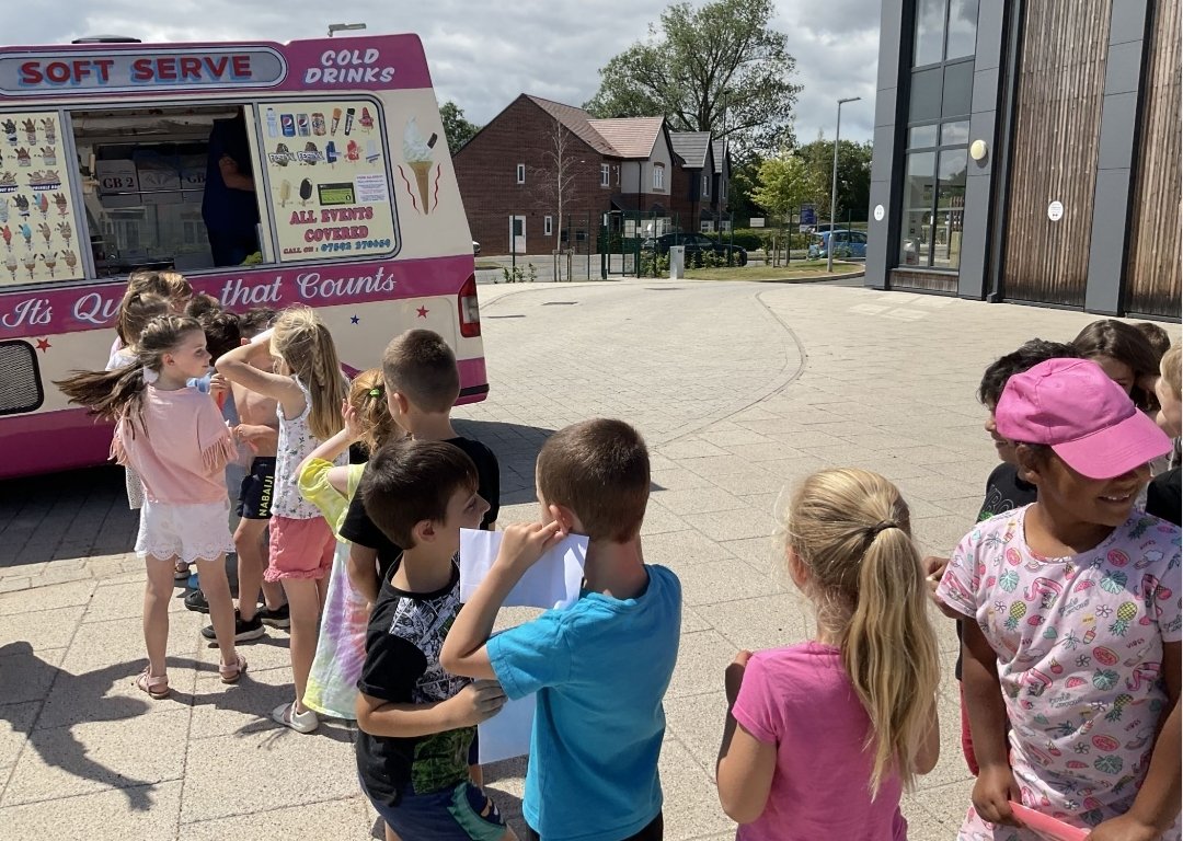 HackwoodAcademy's tweet photo. Oh we do like to be beside the seaside! Miss Hussain arranged an amazing day for Woodpeckers class today. The children were so happy with lots of fun filled activities - even a visit from the ice cream man! #seaside #makingmemories #hookaduck #sandcastles #archery #punchandjudy https://t.co/xM0i5n59io