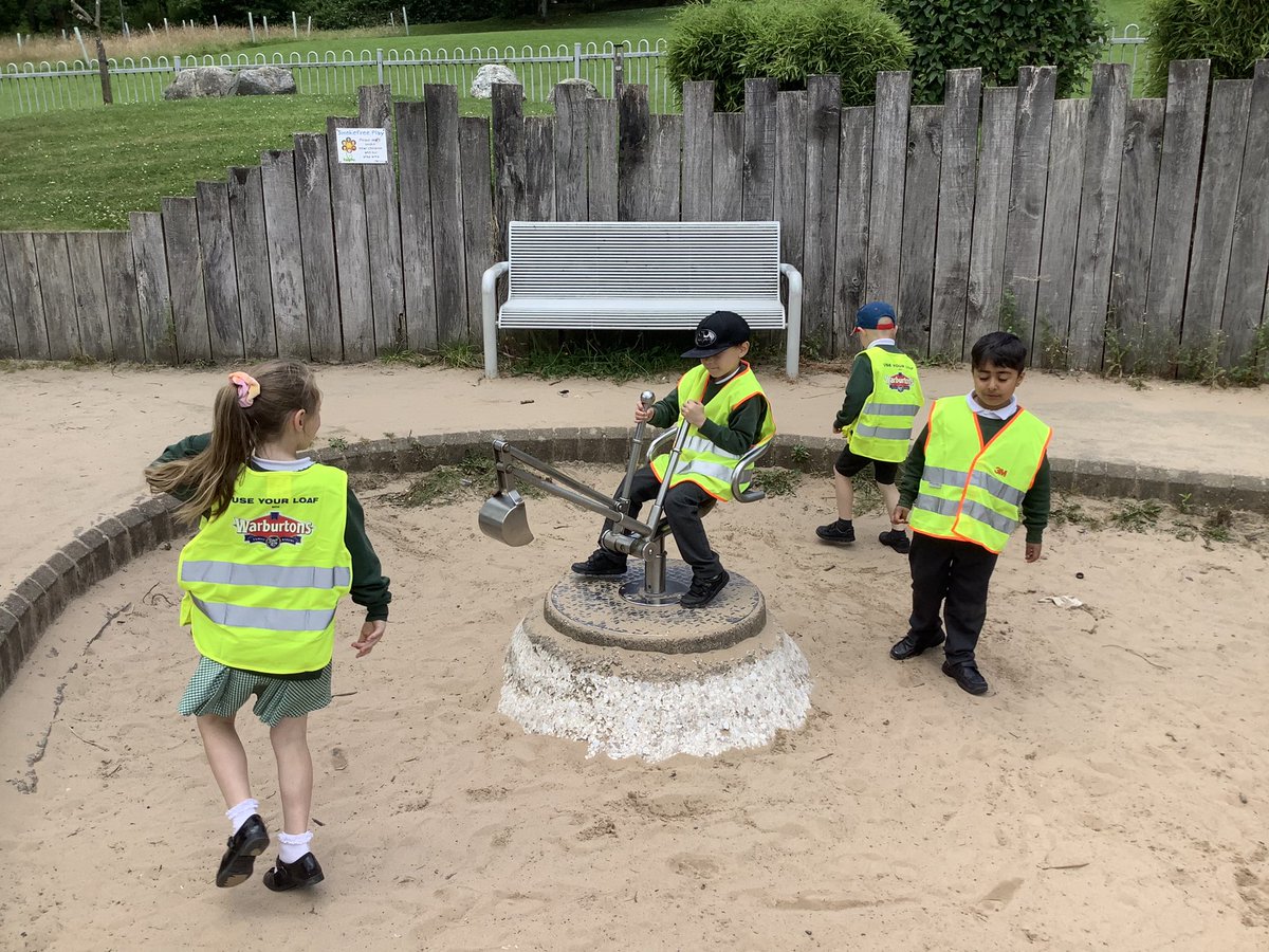 PeelparkClass4's tweet photo. We did have some fun outside after all that learning. https://t.co/EkbANeYf15