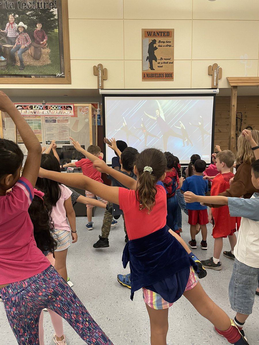 alyellen_ed's tweet photo. For superhero day here at #campmerveille Bellewood we started our day with a superhero workout to get our minds and bodies ready! 🦸‍♀️ 🦸‍♂️ @Vanessa_Dakin28 @gecdsbpro @ClaraHowitt #GECDSBSLP2022 https://t.co/P6IhUqHxCI
