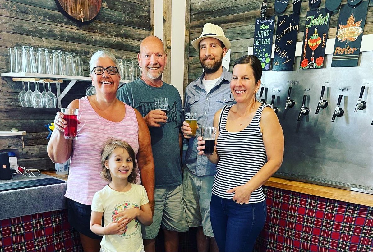 ScotlanderC's tweet photo. Farewell Lisa &amp; Rick!
We wish you all the best in your new adventures &amp; look forward to your next visit! 
Hoppy Trails! 
- The Puhls at Scotlander 
🍻🚌👋💕 https://t.co/2dgiJXqUSs
