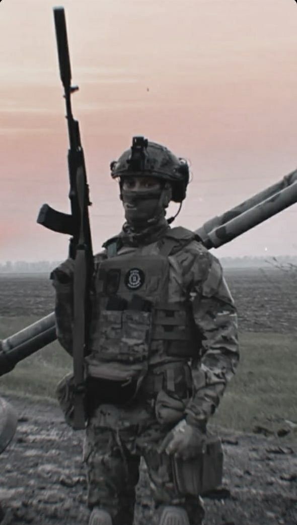 "Вихор" и "Зарік" - представители ультрас донецкого Металлурга, погибшие вчера во время обороны рубежей Луганщины

Они отдали свои жизни за Украину и всех нас

Вы не будете забыты, воины!