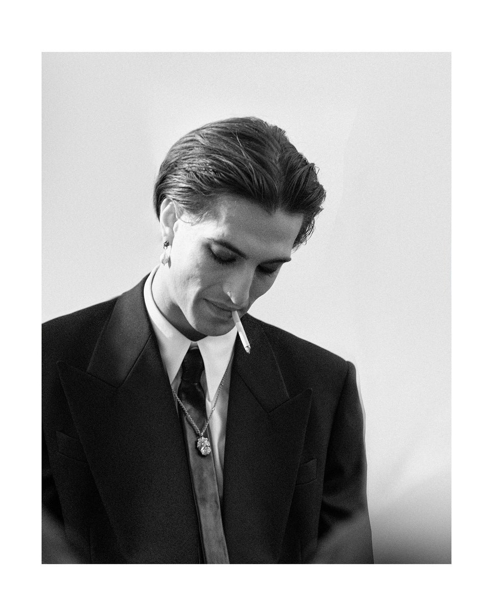 GRILLOARMANDO's tweet photo. @daviddamiano99  mi fa un enorme piacere che usi una mia foto che ti ho scattato alla sfilata di GUCCI . Un abbraccio sei un grande  #armandogrillo 📸 https://t.co/1s5E5cddc4