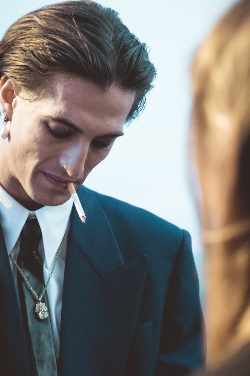 GRILLOARMANDO's tweet photo. @daviddamiano99  mi fa un enorme piacere che usi una mia foto che ti ho scattato alla sfilata di GUCCI . Un abbraccio sei un grande  #armandogrillo 📸 https://t.co/1s5E5cddc4