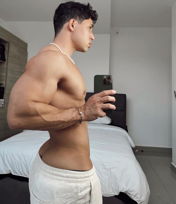 Hi twitter 🐦 https://t.co/8ISZCWgGoS