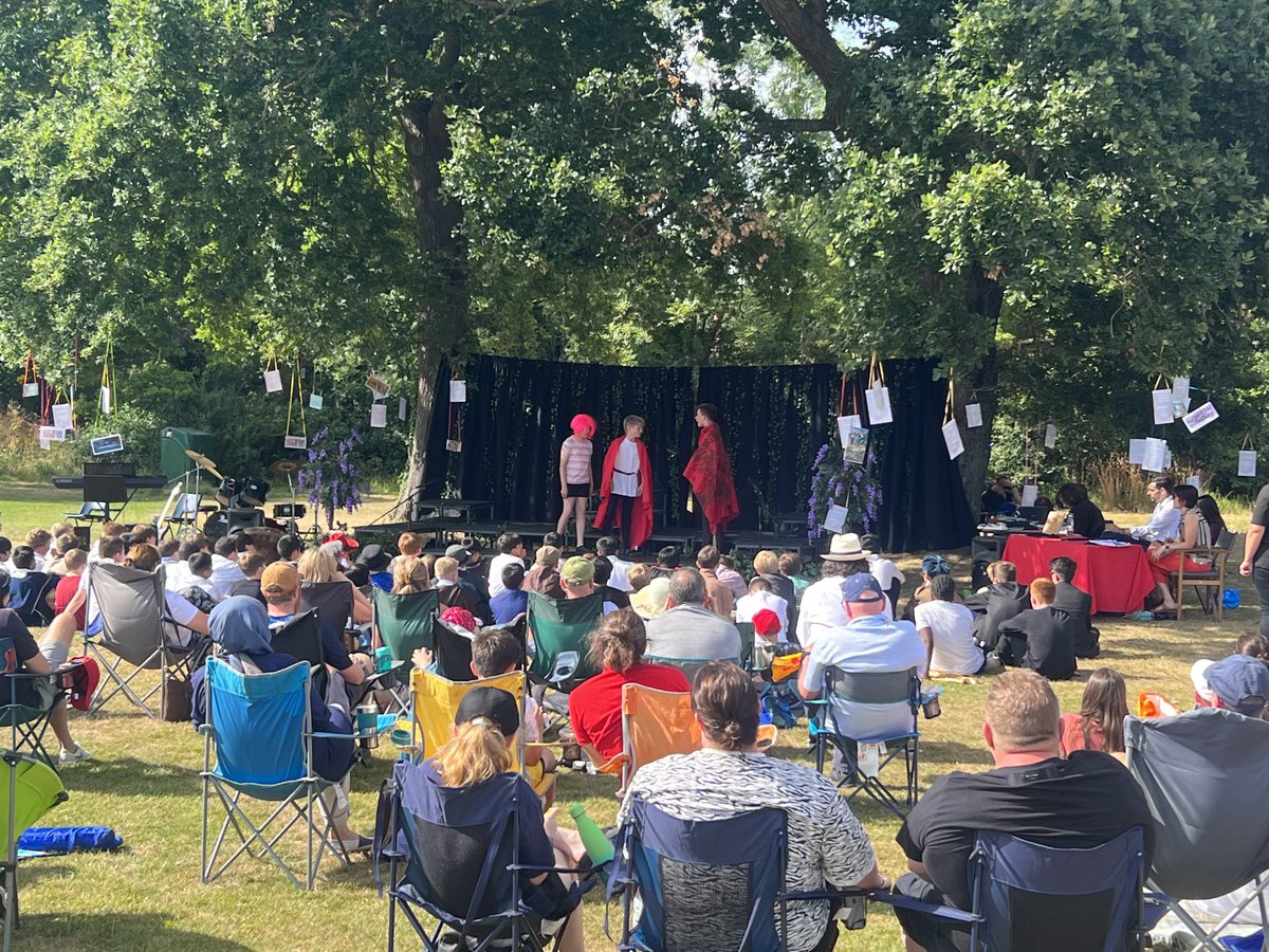 headteacherfor2's tweet photo. Shakespeare festival has commenced ⁦@ForestWinnersh⁩ #aspire https://t.co/07XQAK30ir