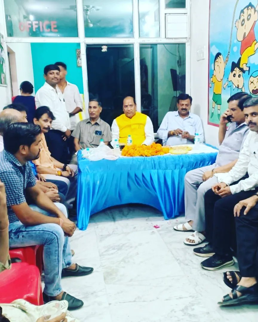 SurendraMaithan's tweet photo. आज विधानसभा अंतर्गत-
(1)-आज रात्रि कालीन वृक्षारोपण कार्यक्रम-रतनलाल नगर
(2)-#विधायक_जनता_के_द्वार-रात्रीकालीन बैठक
#treeplanting #TreePlantingActivity #BJP4IND #MYogiAdityanath #kanpur https://t.co/VvtEOKsq9N