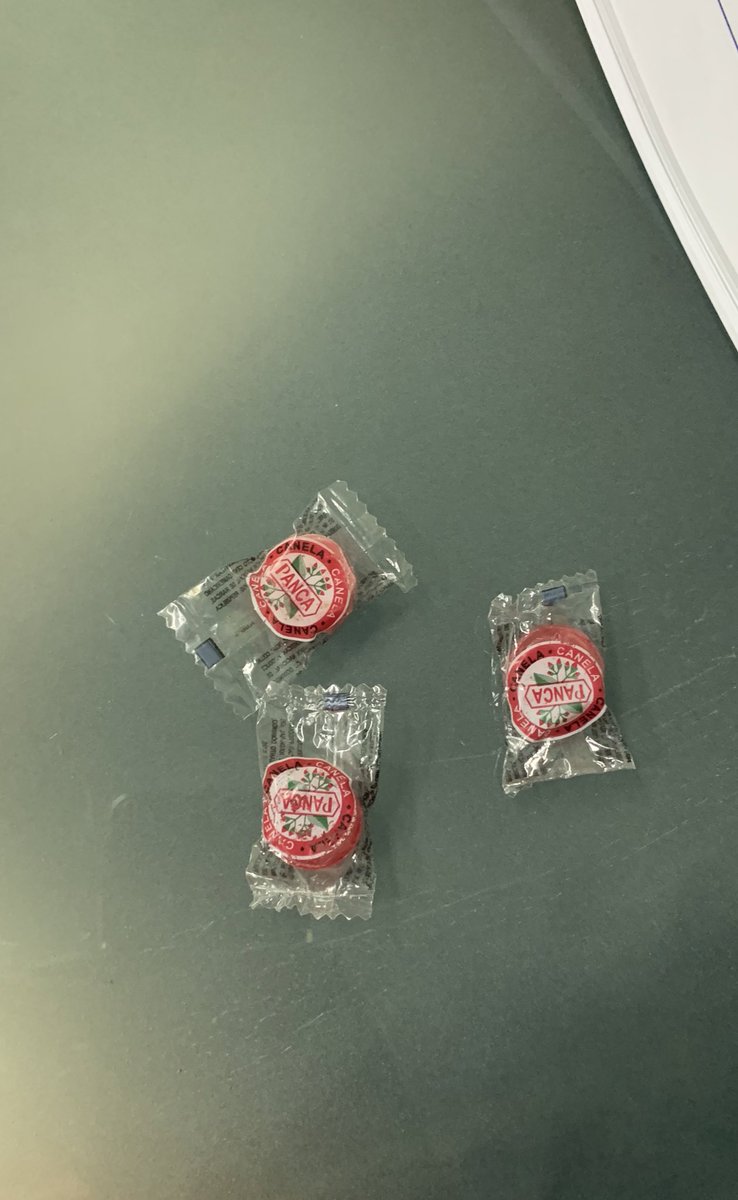 Don RB paciente de 80 años de edad y diagnostico de hiperplasia benigna de próstata siempre que viene a cambiarse su sonda me regala 3 de estos dulces. ¡Que satisfacción tan grande! 😎 detalle en algo tan simple 🥳
