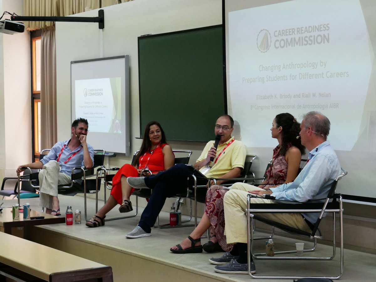 AIBR_'s tweet photo. 8º Congreso AIBR. Salamanca 2022. Coloquio I: Antropología, profesión y futuro. Dinámico, con un punto de controversia y dejando muy buen sabor de boca.
#AIBR2022 https://t.co/HEMNSnG3y2