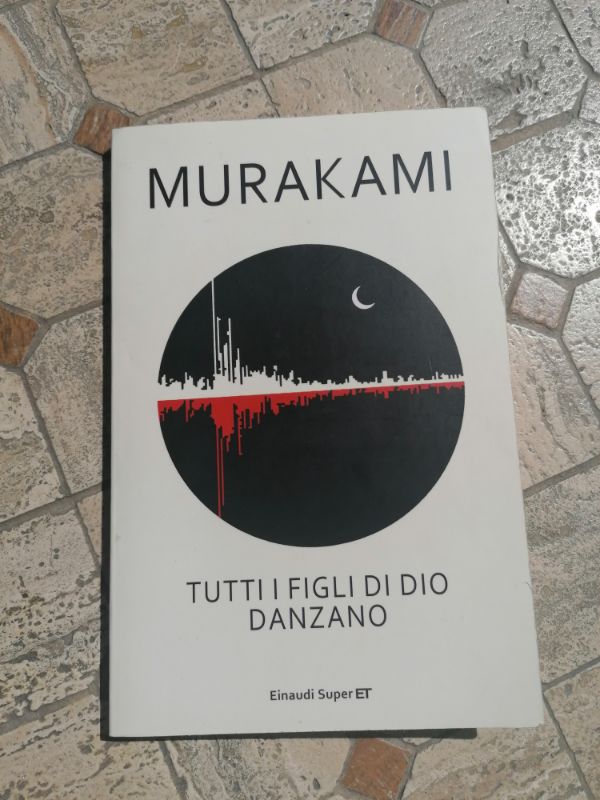 A un tratto si rese conto che qualcuno lo stava guardando.(...) La sua pelle, le sue ossa, lo captarono. Ma di questo non gli importava nulla. Chiunque fosse, se voleva guardare, guardasse pure.Tutti i figli di Dio danzano! #LeggoMurakami con @justLucreziaM #Bibliofilincurabili