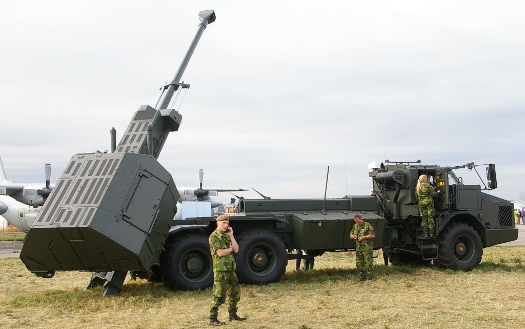 ukraine_map's tweet photo. Ukraine 🇺🇦 reportedly received the Swedish ARCHER 🇸🇪 truck mounted howitzer system

ARCHER is the best truck mounted howitzer in the world. Only 48 exist. It carries 21 rounds which can be fired in Less than 3 minutes to a range of 30-60 km without a soldier leaving the vehicle https://t.co/q5oRlHPKas