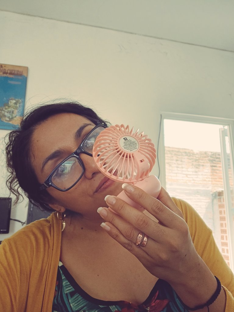 Kriz60s's tweet photo. Mi look aesthetic de la mañana...

Mi look doñita de la tarde.... feat ventilador 😅🤭 https://t.co/rsScIuIKGR