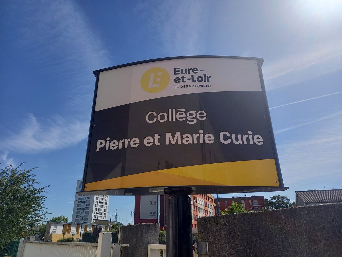 Clap de fin. Après 5 magnifiques années à PMC où j'ai travaillé avec des gens formidables une nouvelle aventure commence pour moi au collège Jean Monnet à Lalinde. Une nouvelle équipe, de nouveaux défis à relever, hâte!