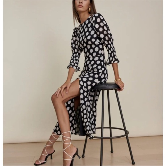 pnutbuttrnjille's tweet photo. So good I had to share! Check out all the items I'm loving on @Poshmarkapp #poshmark #fashion #style #shopmycloset #reformation #anthropologie #stonefoxswim: https://t.co/nfvv8zliDH https://t.co/RJyqWG8nZm
