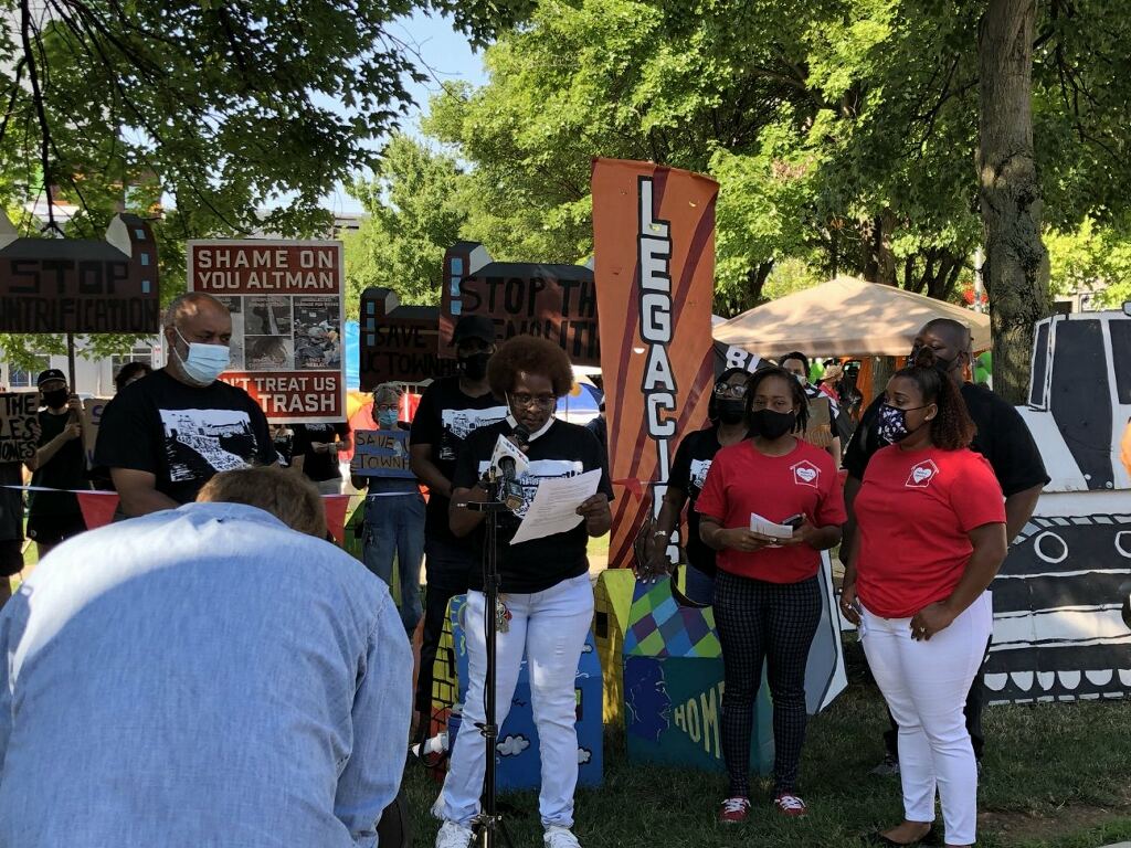 moms4housing's tweet image. In Philly, "the People's Town Homes" are at risk of displacement. M4H stands in solidarity with this tenant-led movement and the launch of the families4housing campaign, "We Ain't Going No Where" To help black families stay housed go to #SAVETHEUCTOWNHOMES #HousingIsAHumanRight