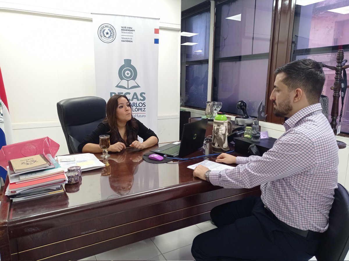 🎓Juan Manuel Maioli es uno de los beneficiarios de beca de Maestría en área de #CTI y lo hará en <a href="/Harvard/">Harvard University</a>  

Nuestro nuevo becario adjudicado en Nº 1 se reunió hoy con la coordinadora general de #BECAL, <a href="/AndreaMPicaso/">Andrea Picaso</a> para avanzar en su proceso de desafío, que iniciará el 04/08.