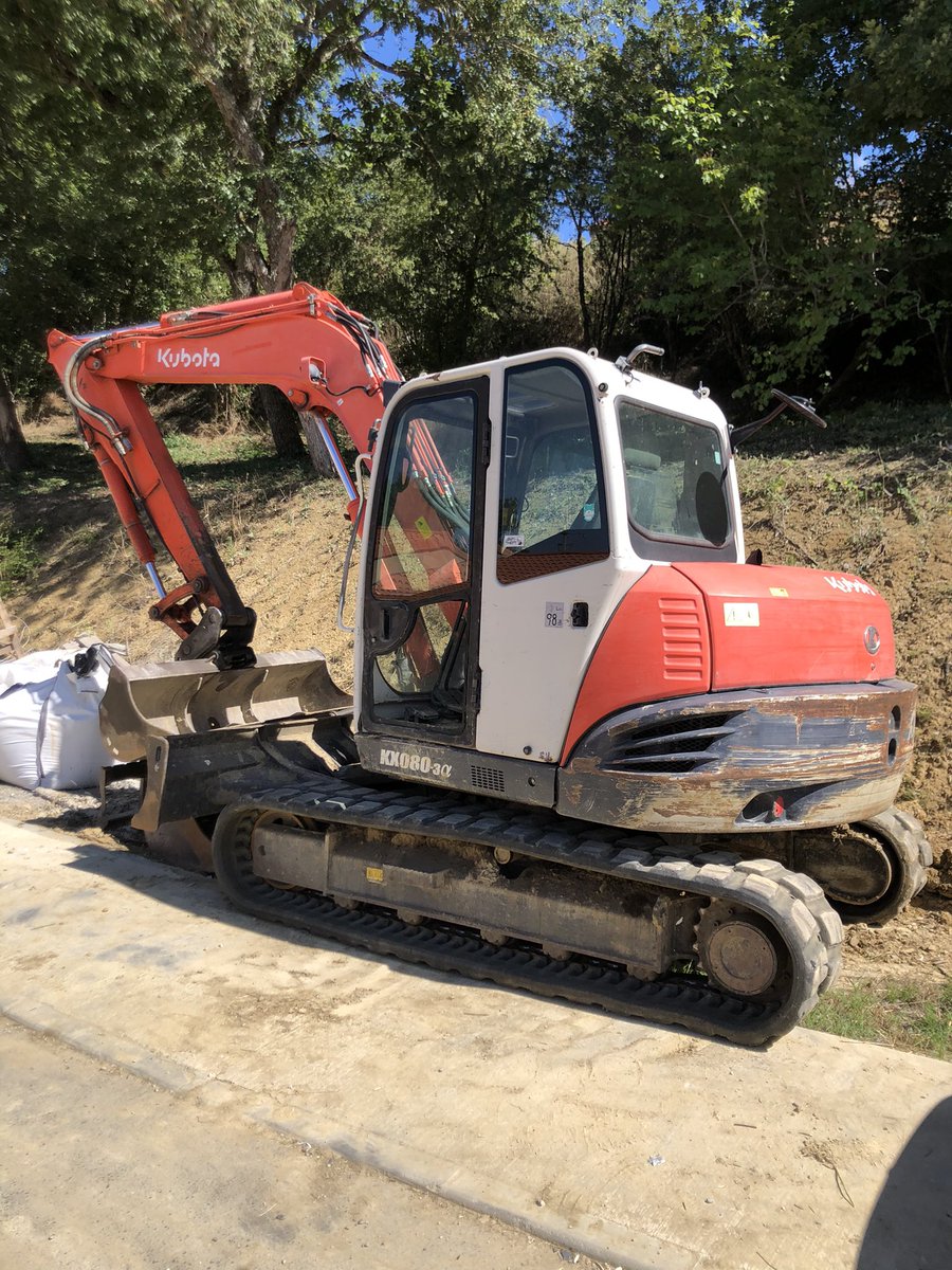 RetroHeavyMachi's tweet photo. Kubota kx080-3a 
#retroheavymachines #rhm #kubota #fetenationale #BastilleDay #excavator #TwitterDown #twitter https://t.co/Y83zbvMH7R