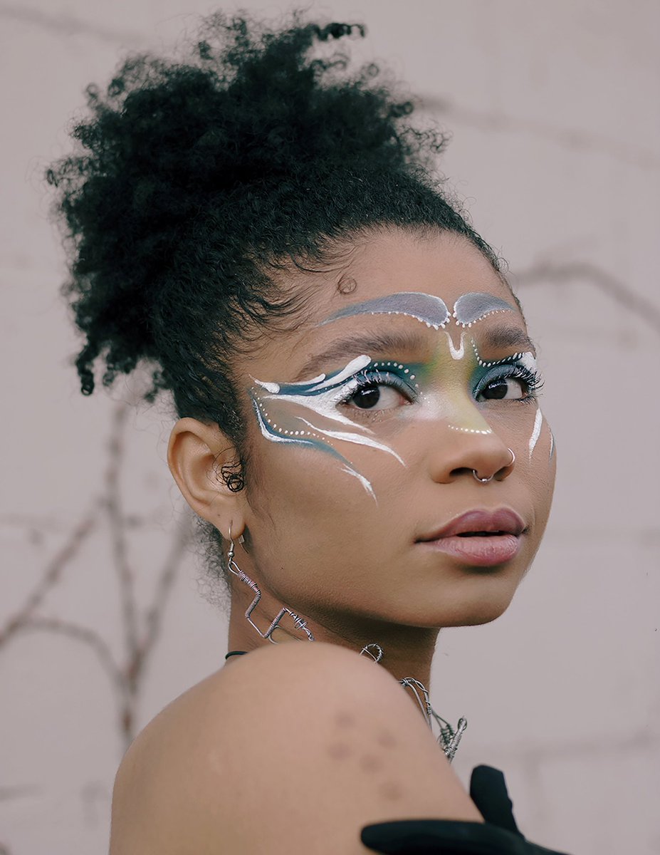 DjeneDesigns's tweet photo. @reynasnoriega Hi I’m Danielle and I’m a 24 year old photographer, fashion/jewelry designer, painter, and pyrographer in NY. All paintings, designs, photos and edits below by me🥰 #djenedesigns https://t.co/2S5uBGUAmO