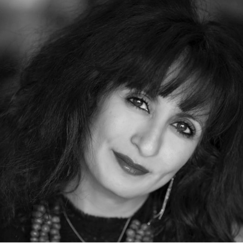pinna_the's tweet photo. The Pinna is pleased to announce the collaboration with Yemeni artist Boushra Almutawakel, considered the first woman photographer in Yemen. 
Photo credit Celine Nieszawer
#boushraalmutawakel #yemeniphotography #art #contemporaryart #artgallery #politicalart #artactivism https://t.co/fpGEY6o7tr