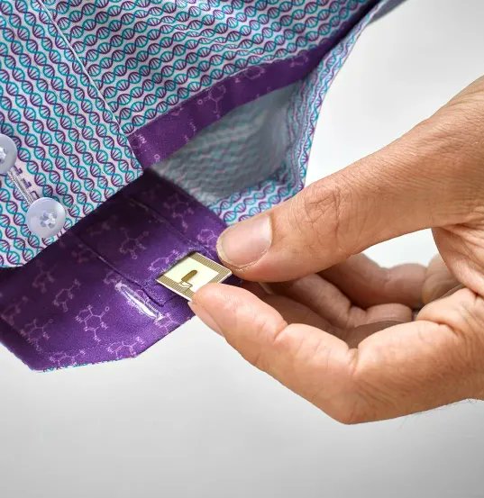 dresscodeshirts's tweet image. Everyone can relate to doing the ‘where’s my wallet?’ pat-down, which explains why paying for items using the cuff of your shirt screams convenience. Thanks @MetroUK_Life 

buff.ly/3jGmmFn

#CashCuff #GeekLux #ContactlessPayments #SmartShirt #SmartClothes