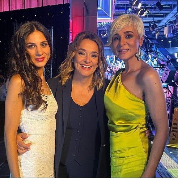 davicin981's tweet photo. El sábado, en el programa de la Toñi están ellas. Madre e hija. Yo soy #teamanamaria pero ésto no eeee espero que valga la pena, digas la verdad y te pires de esa familia
#APOYOROCIO14J https://t.co/dQcHWQ9jTc