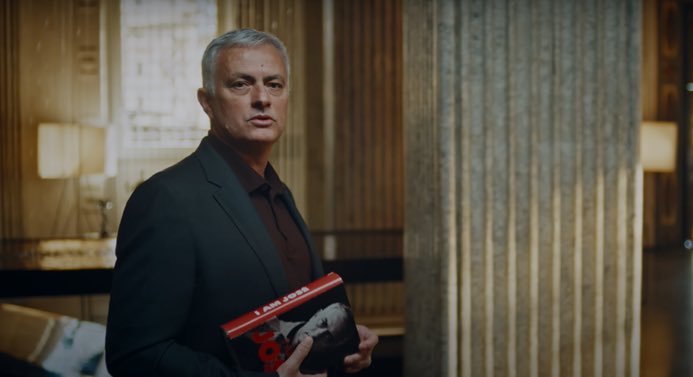 mostlyliterate's tweet image. #LoveIsland
Billy making Danica walk in front of him