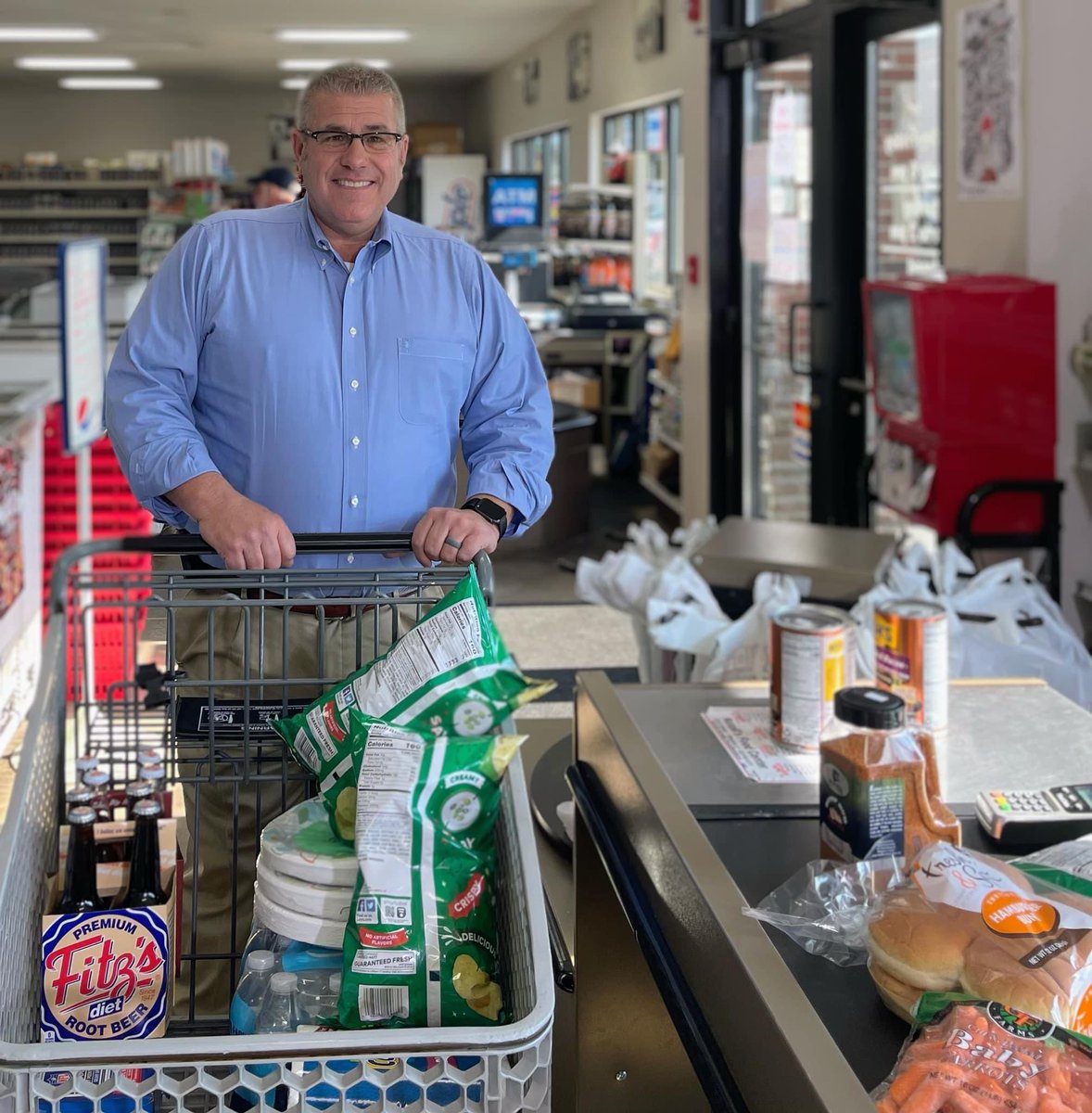 DarrenBaileyIL's tweet image. Unlike JB Pritzker, I do my grocery shopping. The rising prices are devastating Illinoisans across the state. Families shouldn't have to choose between putting food on their tables and gas in their cars. It's time to cut Pritzker’s gas tax &amp;amp; eliminate the tax on groceries. #twill