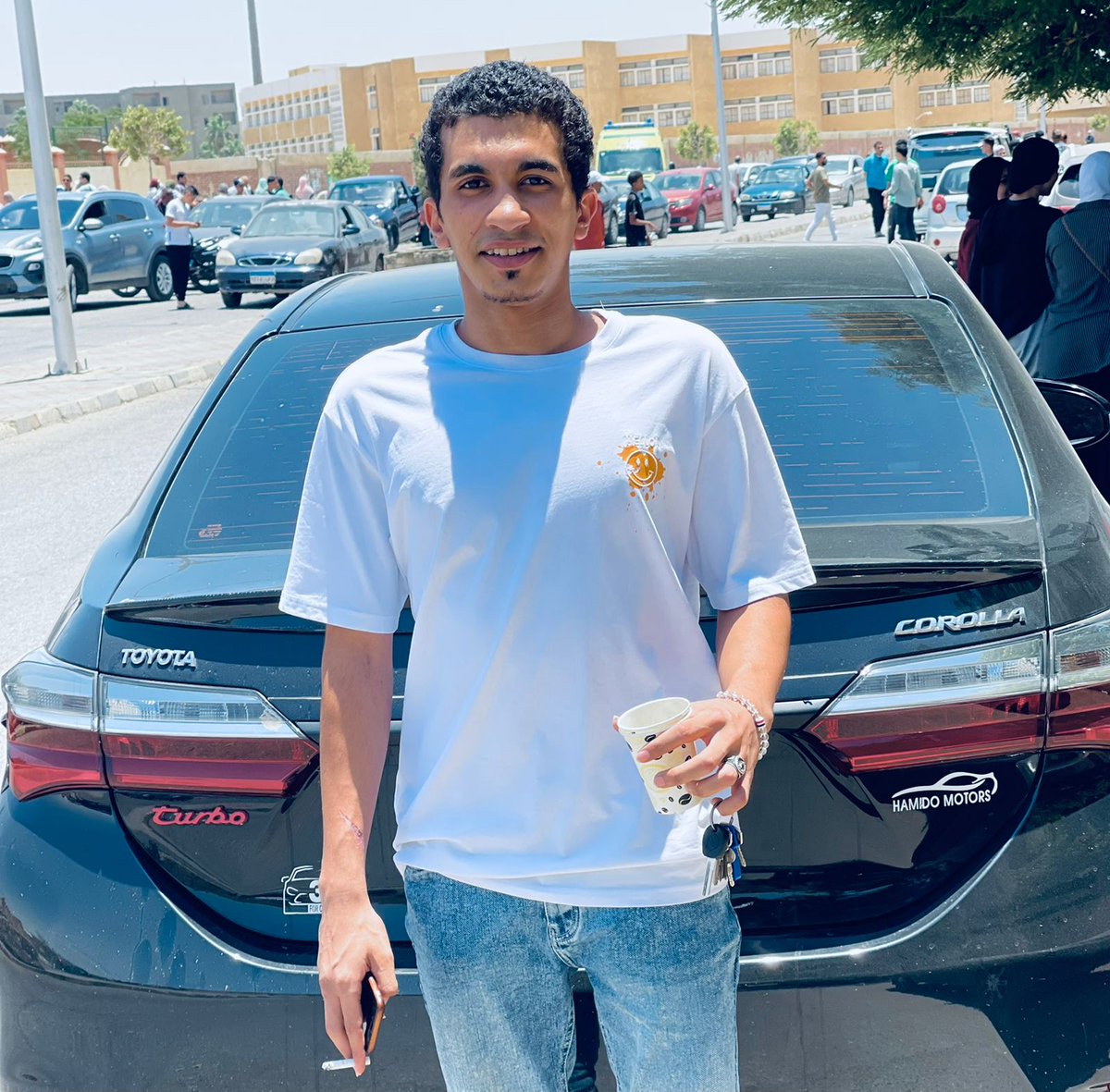 ضحكه وسط مليون صوت وجع🫀