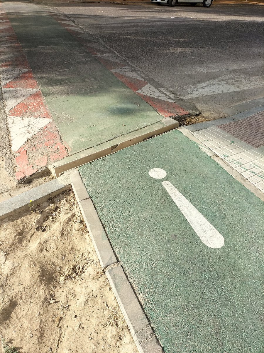 FernandoSnchez9's tweet photo. @Ayto_Sevilla en el carril bici de calle Hermenegildo Casas Jiménez falta la arqueta del borde de la acera que puede provocar accidentes. https://t.co/ACVBa6oYgm